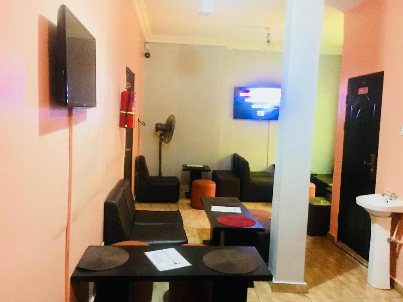 Esporta Suites Yaba Lagos Buitenkant foto